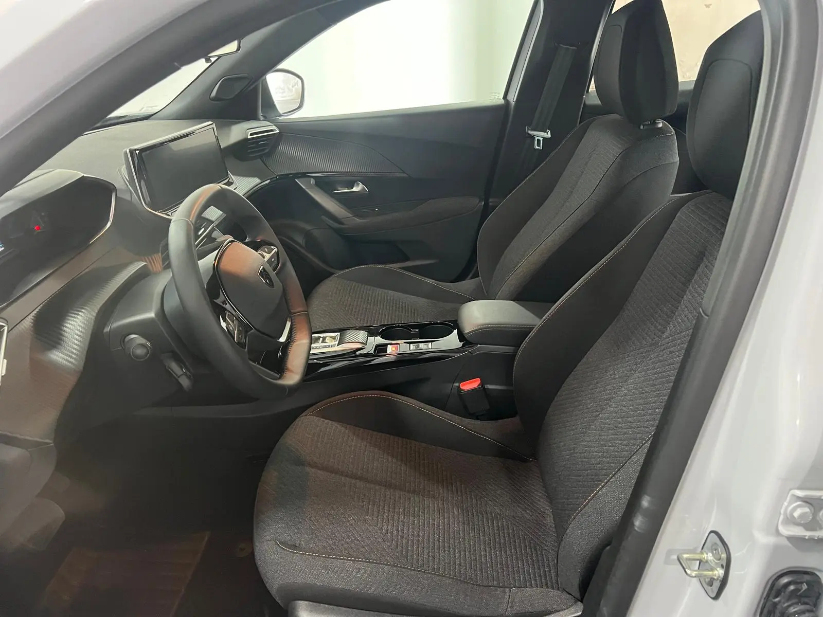 Peugeot e-2008 54 kWh SE Style 7