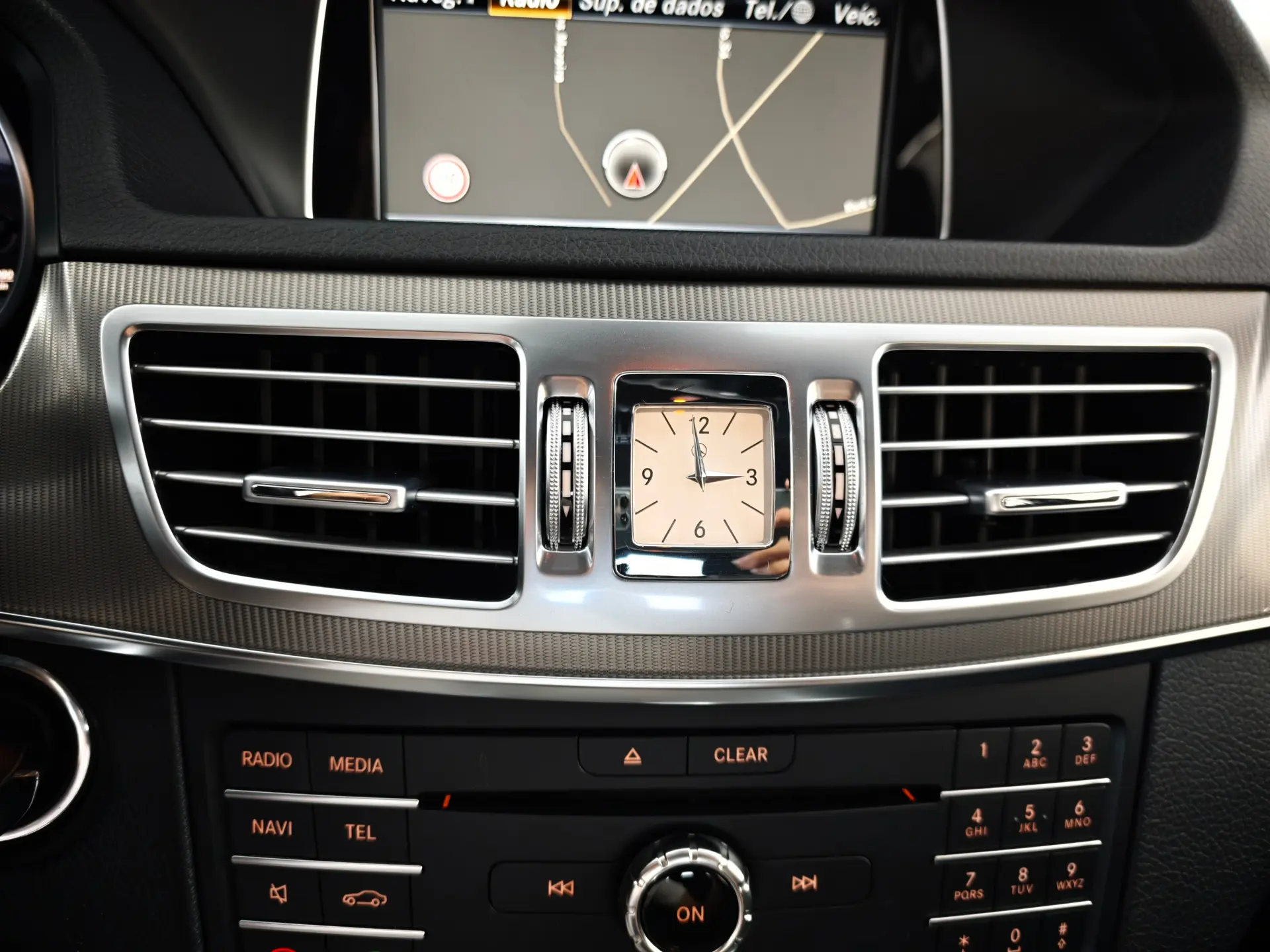 Mercedes-Benz E 220 BlueTEC BE Edition Auto. 12