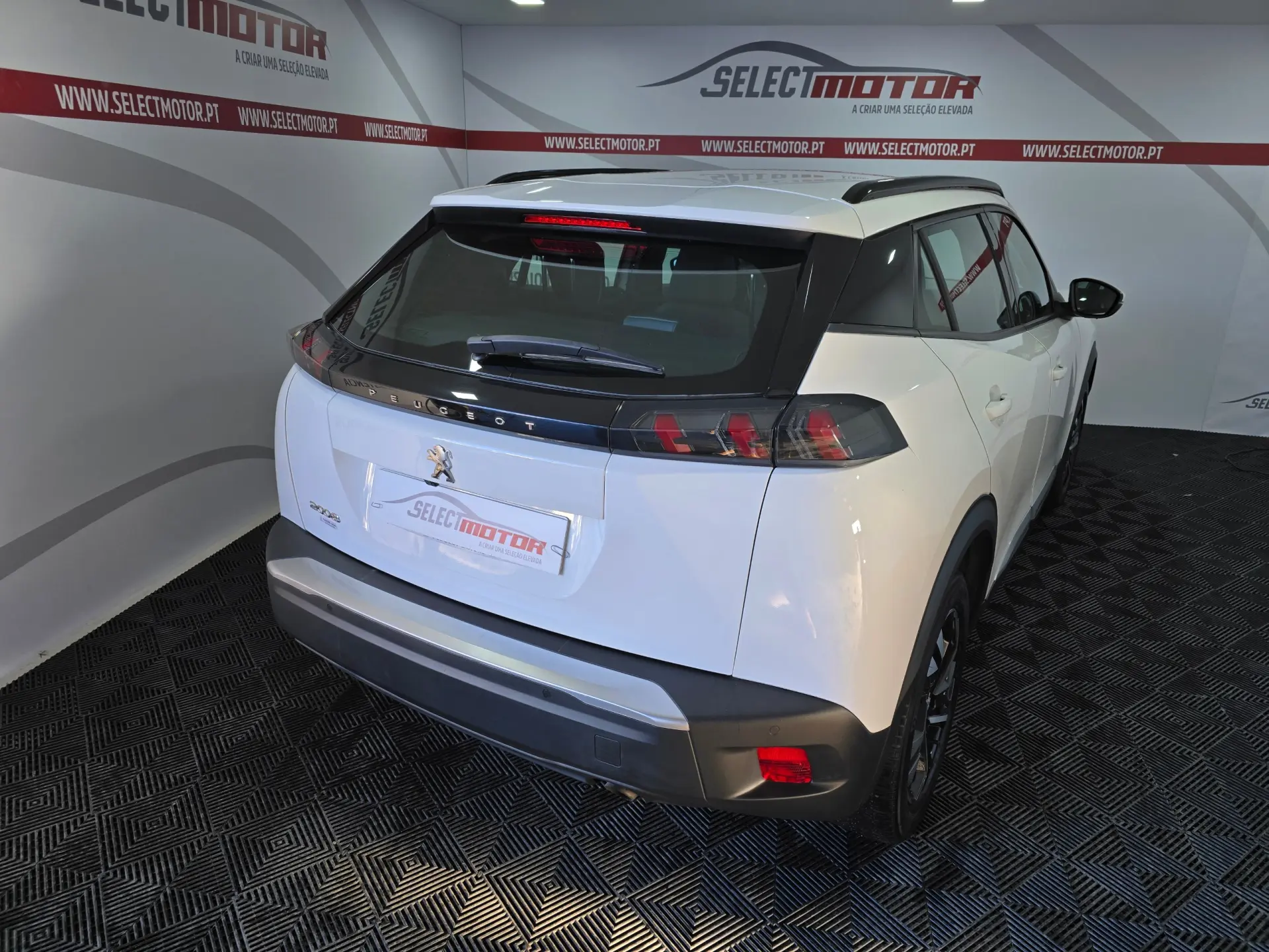 Peugeot 2008 1.2 PureTech Allure 6