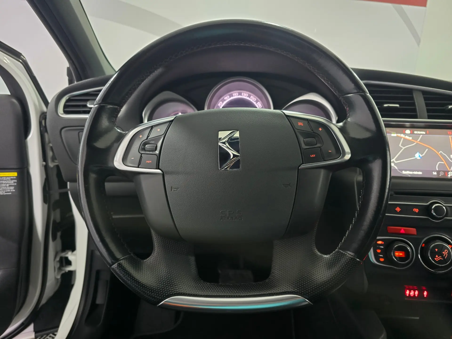 Citroën DS4 1.6 BlueHDi So Chic EAT6 13