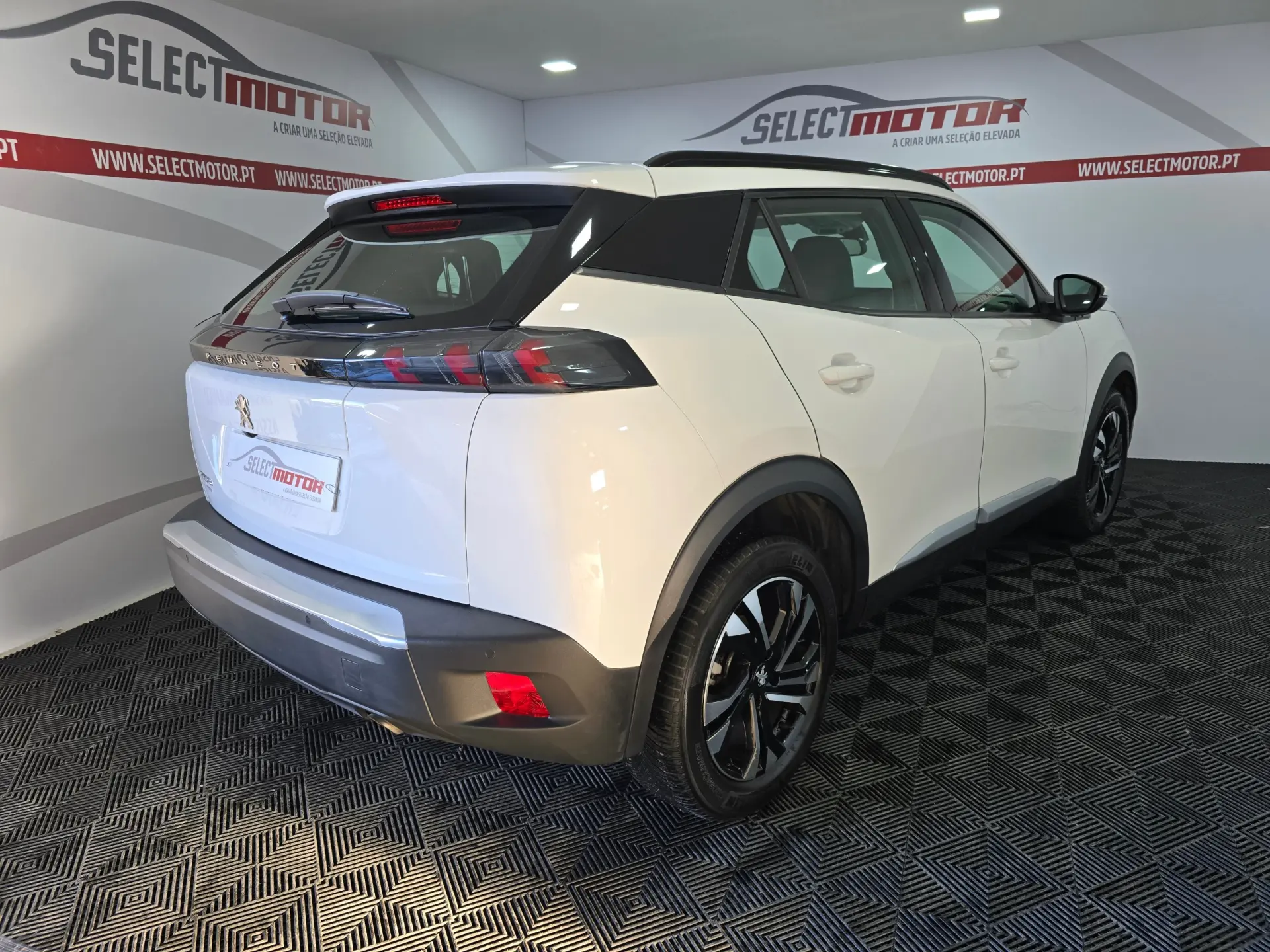 Peugeot 2008 1.2 PureTech Allure 4