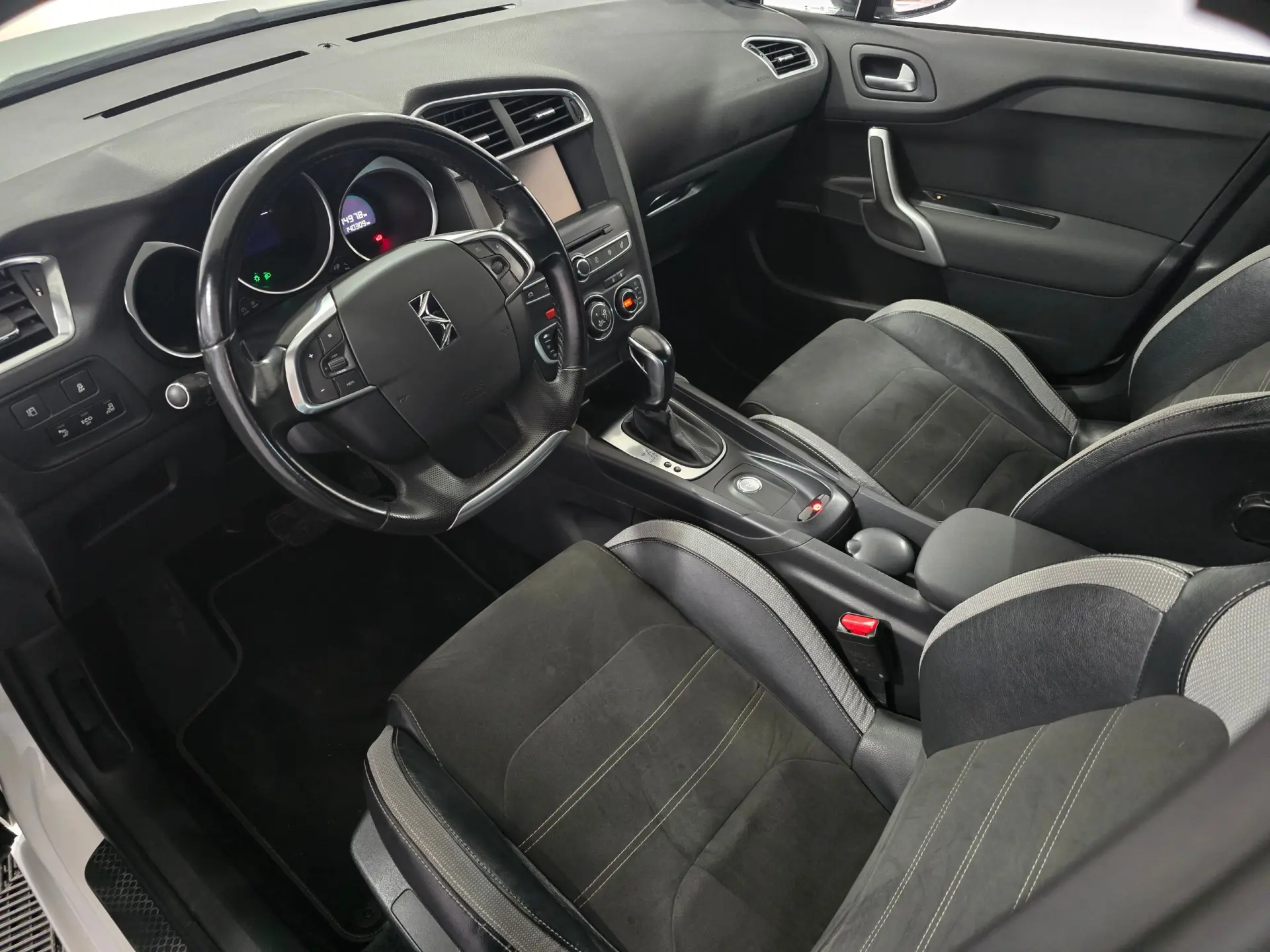 Citroën DS4 1.6 BlueHDi So Chic EAT6 17