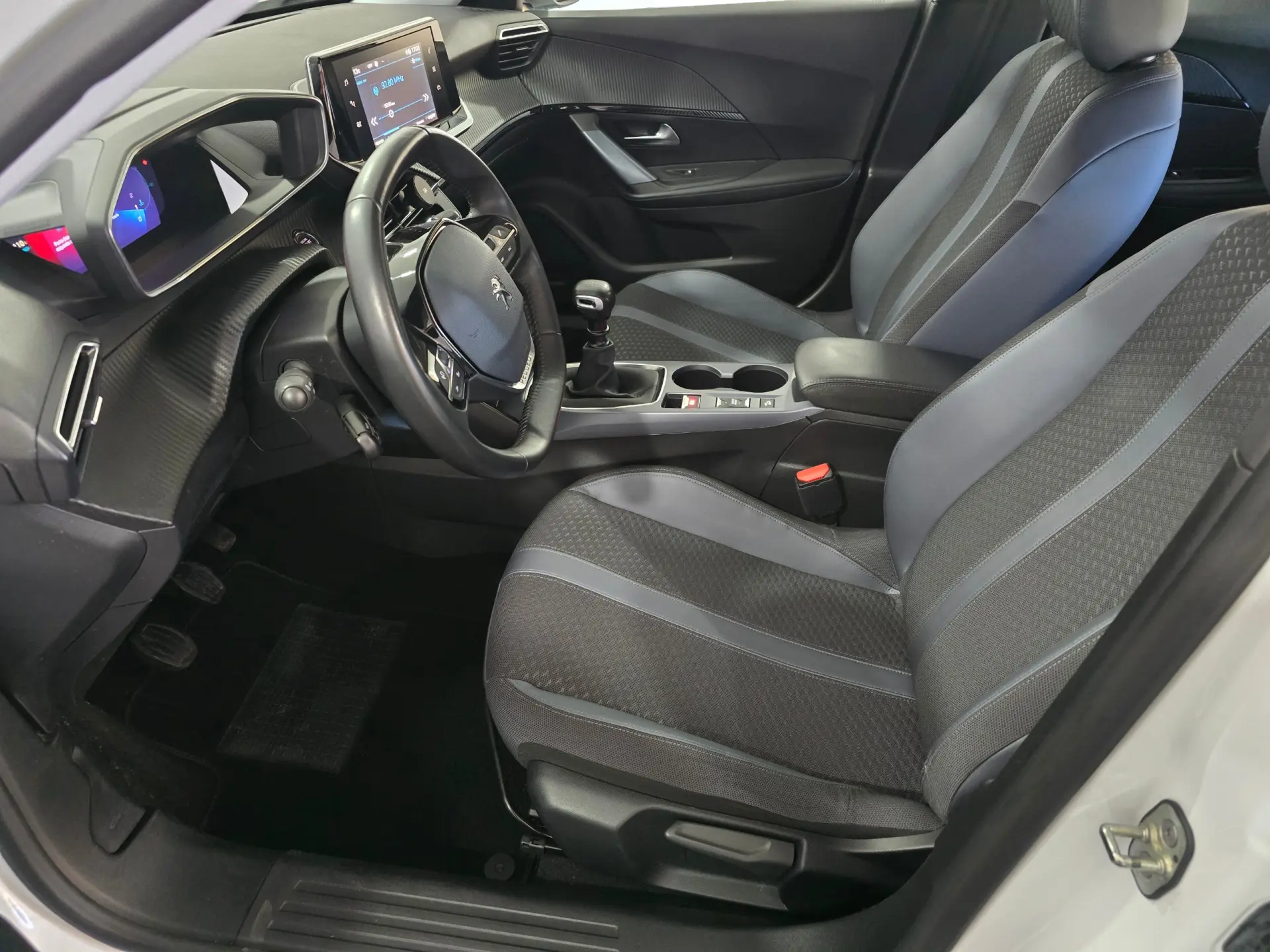 Peugeot 2008 1.2 PureTech Allure 18