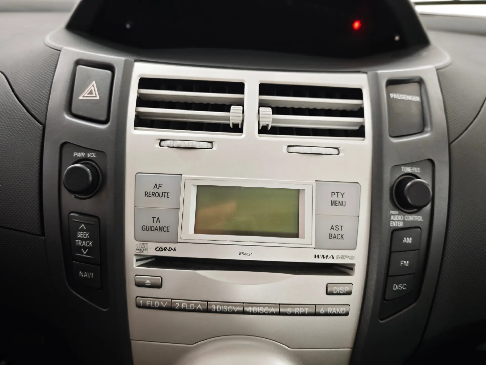 Toyota Yaris 1.0 VVT-i Comfort 8