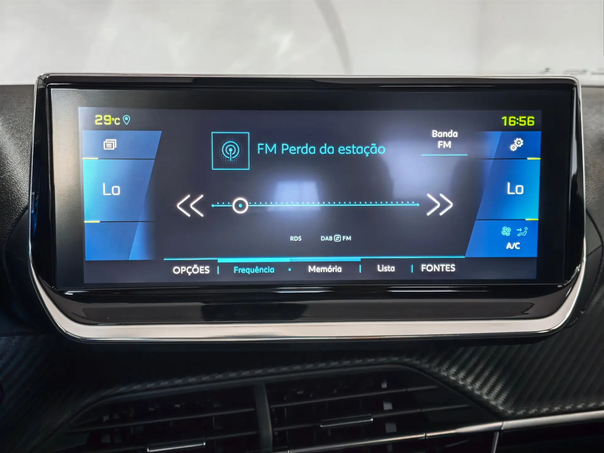 Peugeot e-2008 Allure 12