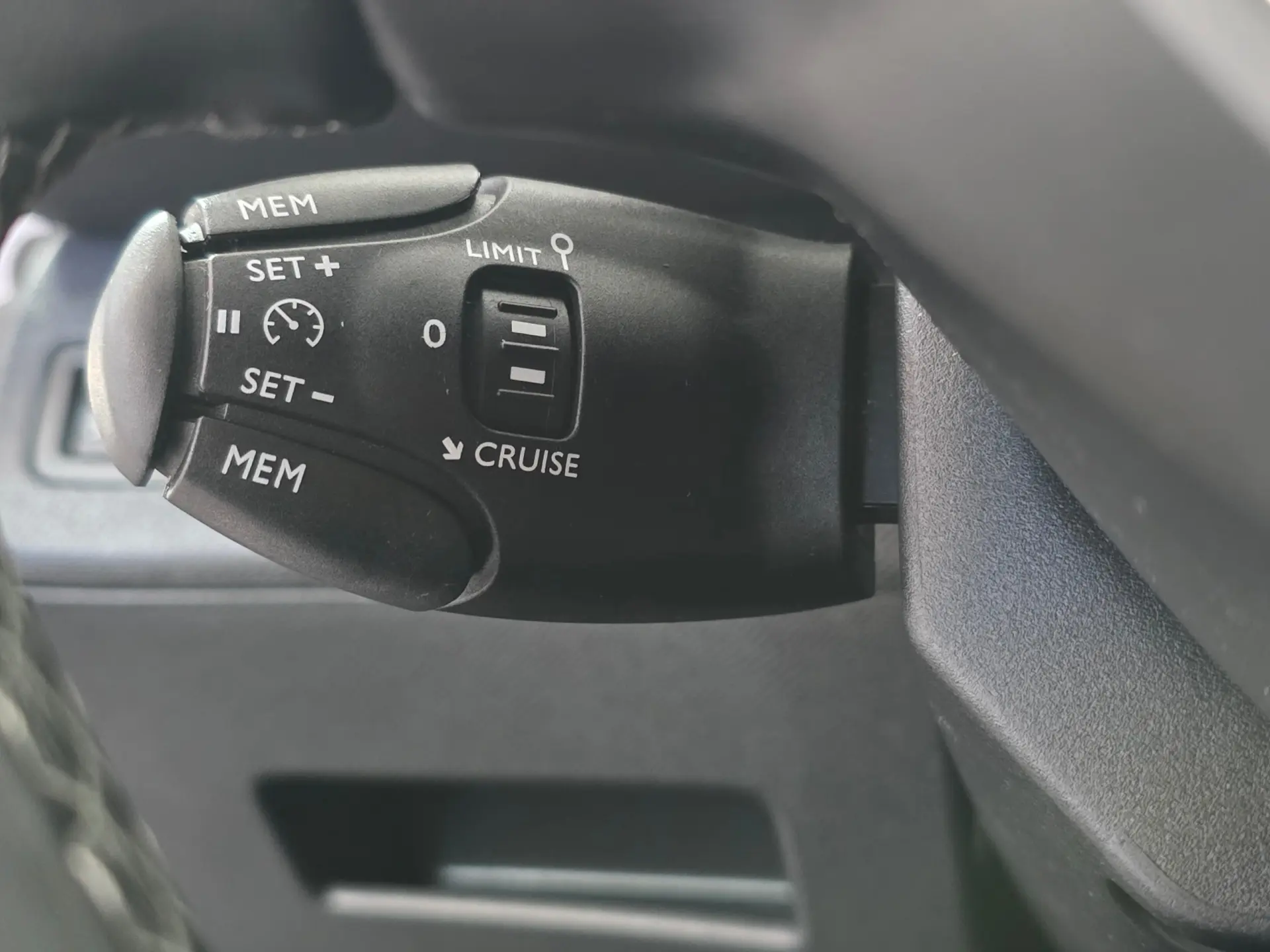 Peugeot 3008 PureTech 130 Stop & Start GPF EAT8 Active Pack 14