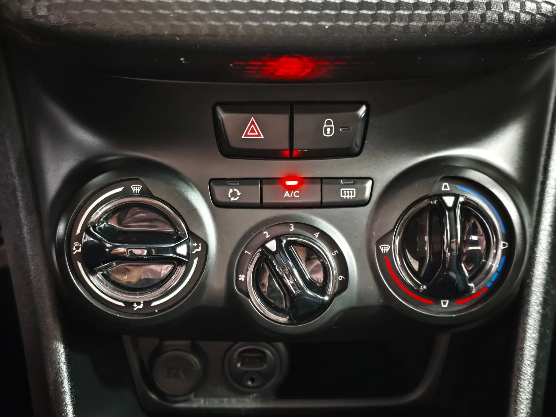 Peugeot 208 1.2 VTi Allure 13