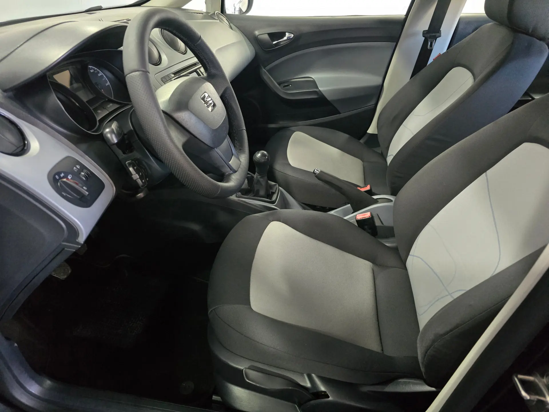 SEAT Ibiza 1.2 12V Reference 17