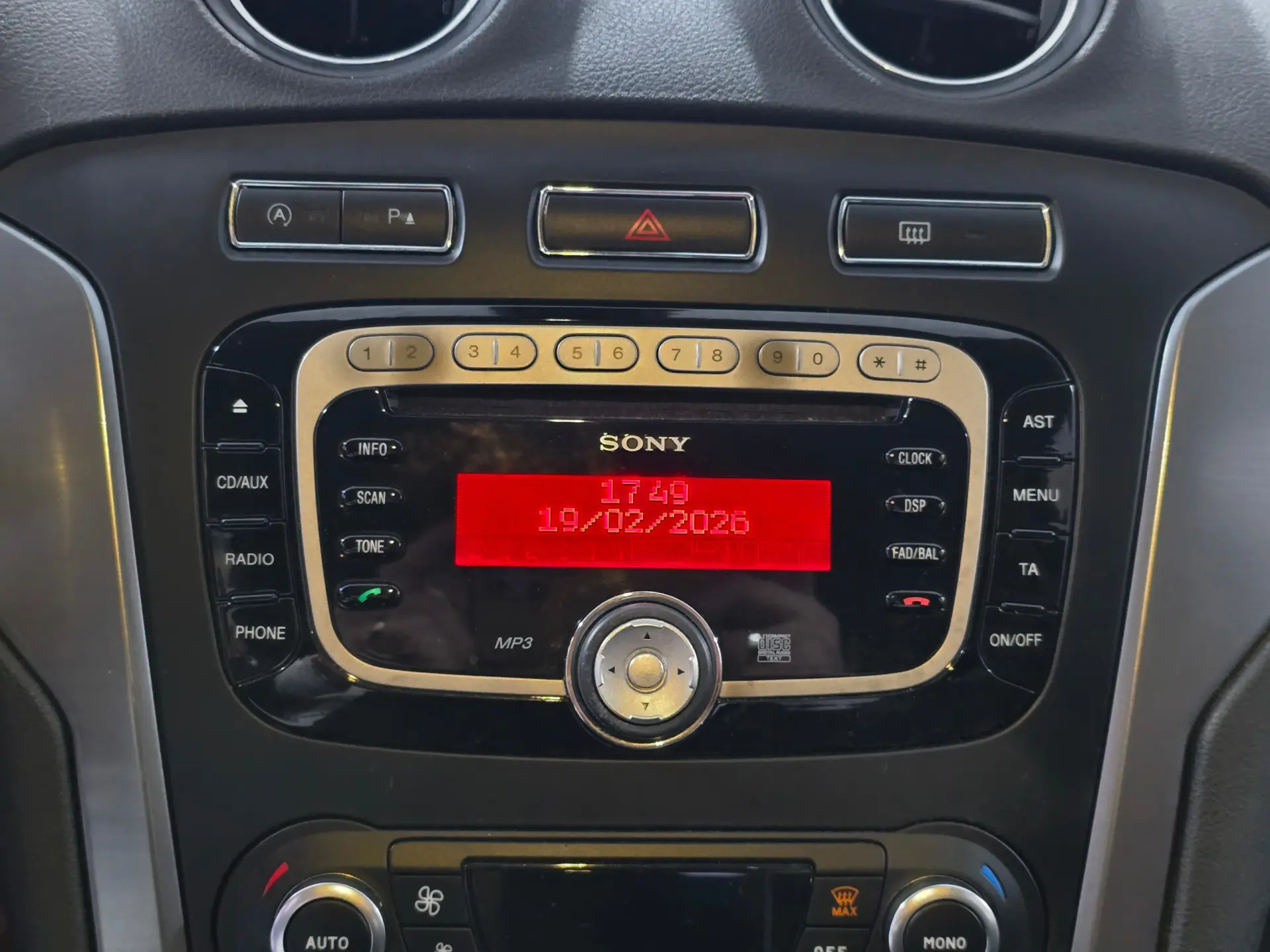 Ford Mondeo SW 1.6 TDCi Titanium 8