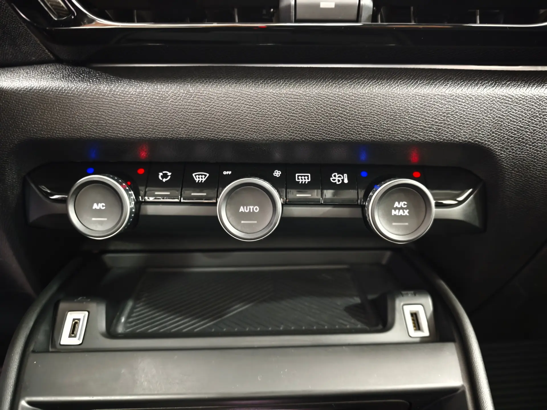 Citroen C4 1.2 PureTech Feel Pack EAT8 11