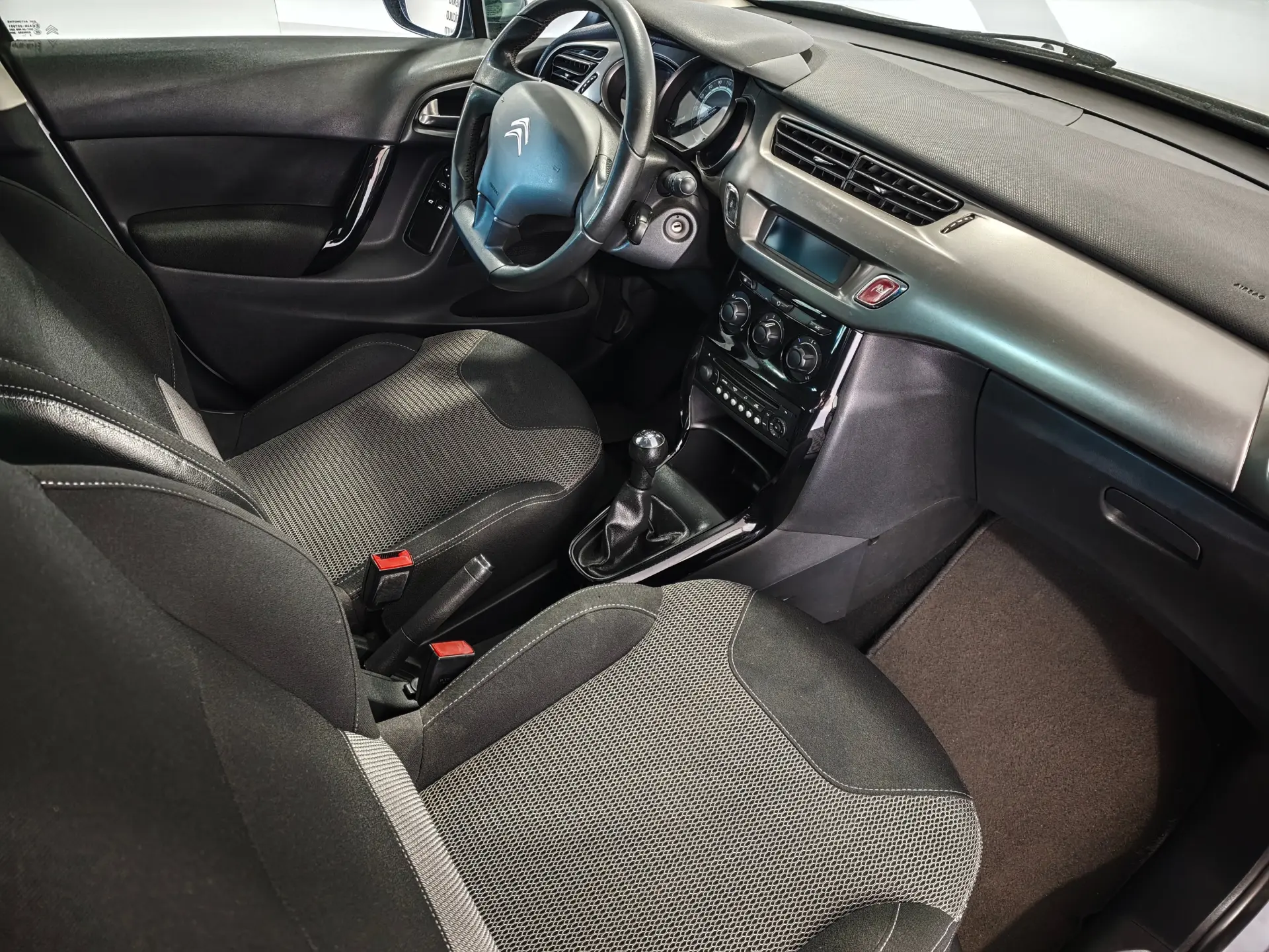 Citroen C3 1.2 PureTech Shine 22