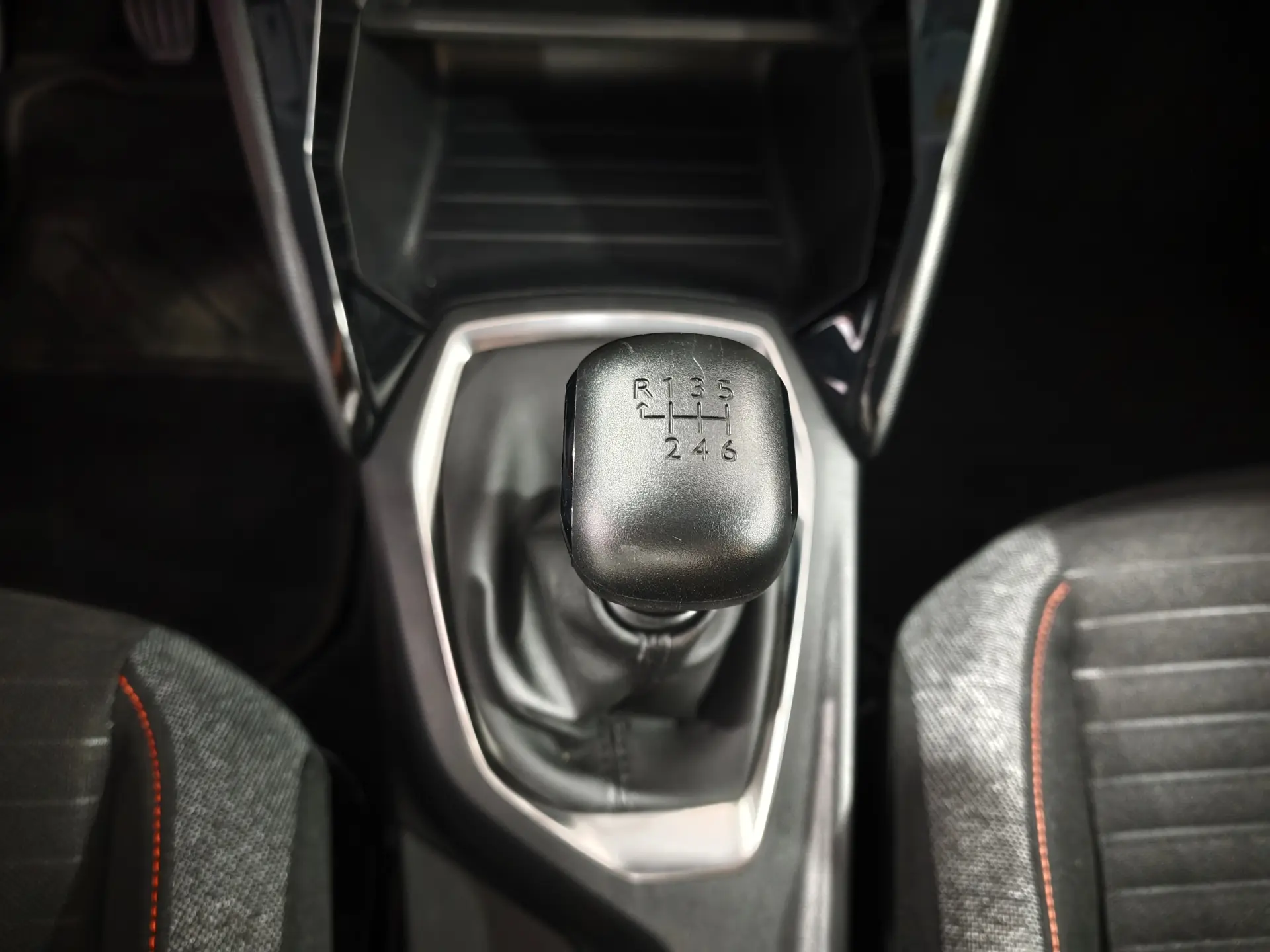 Peugeot 2008 1.2 PureTech Active 13