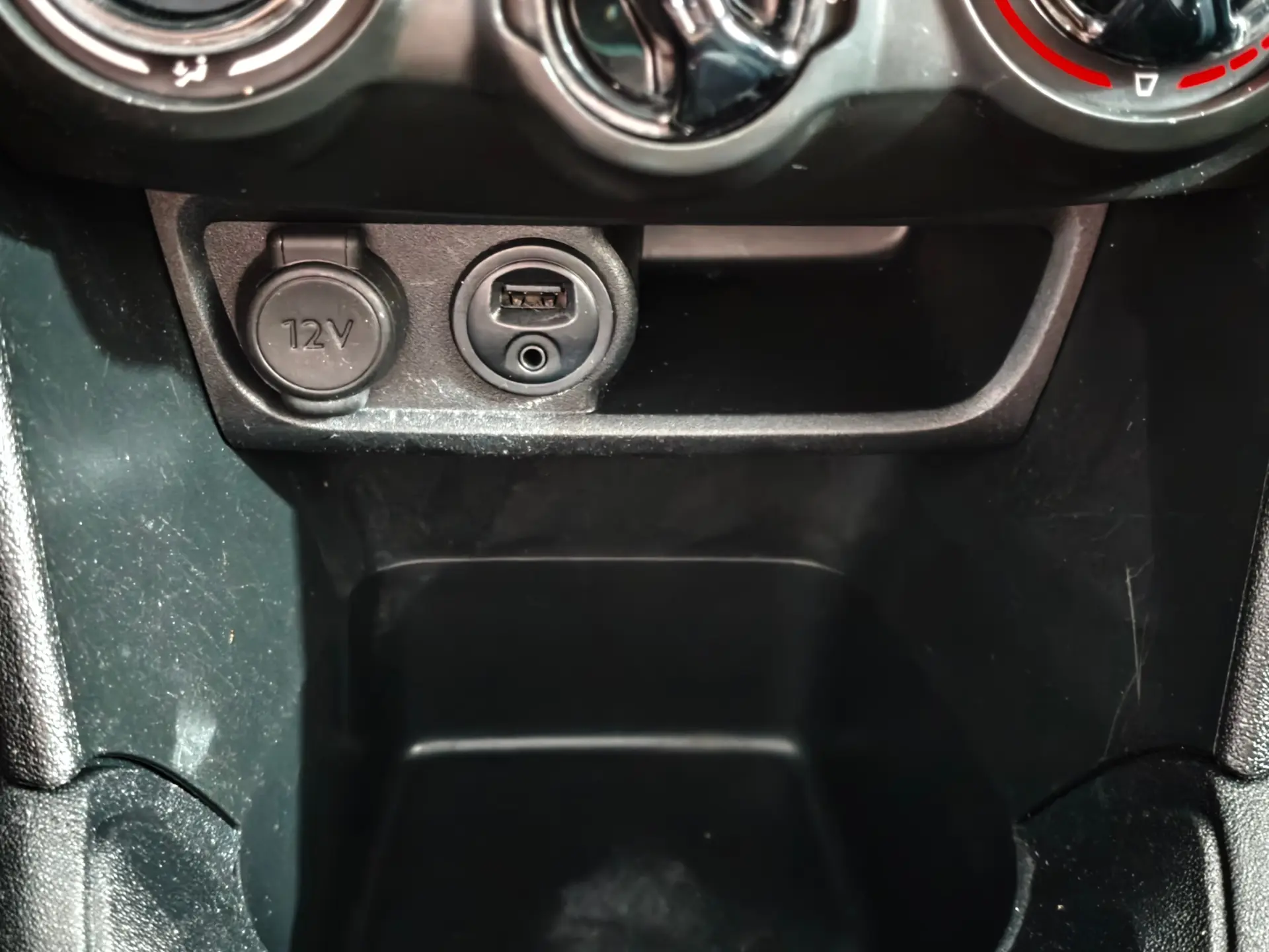 Peugeot 208 1.2 VTi Allure 12