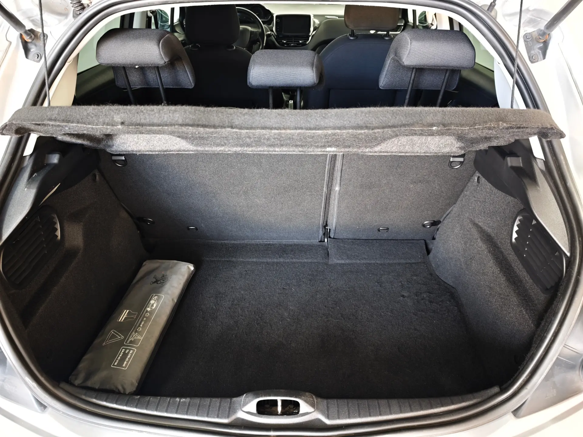 Peugeot 208 1.6 BlueHDi Active 26
