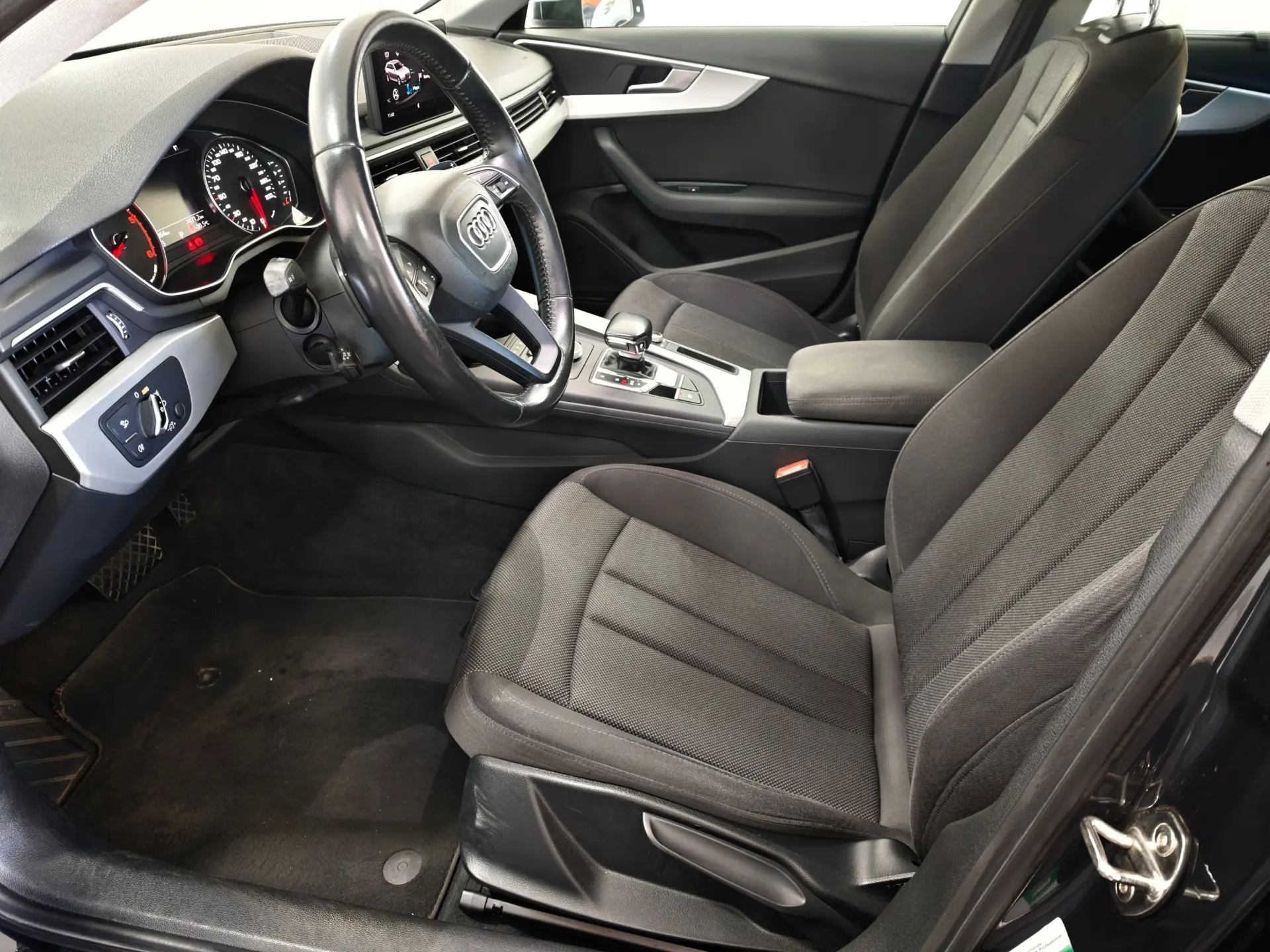 Audi A4 Avant 2.0 TDI Advance S tronic 22