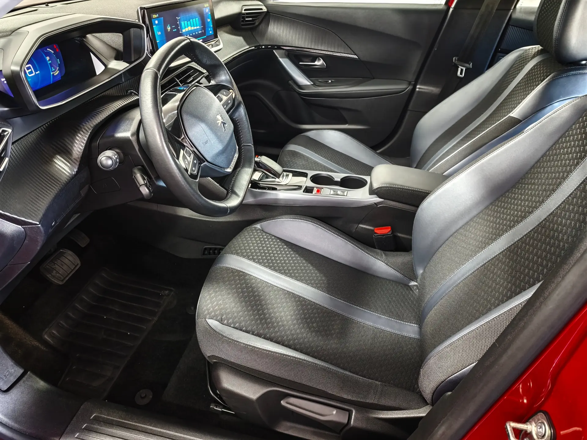 Peugeot e-2008 Allure 27