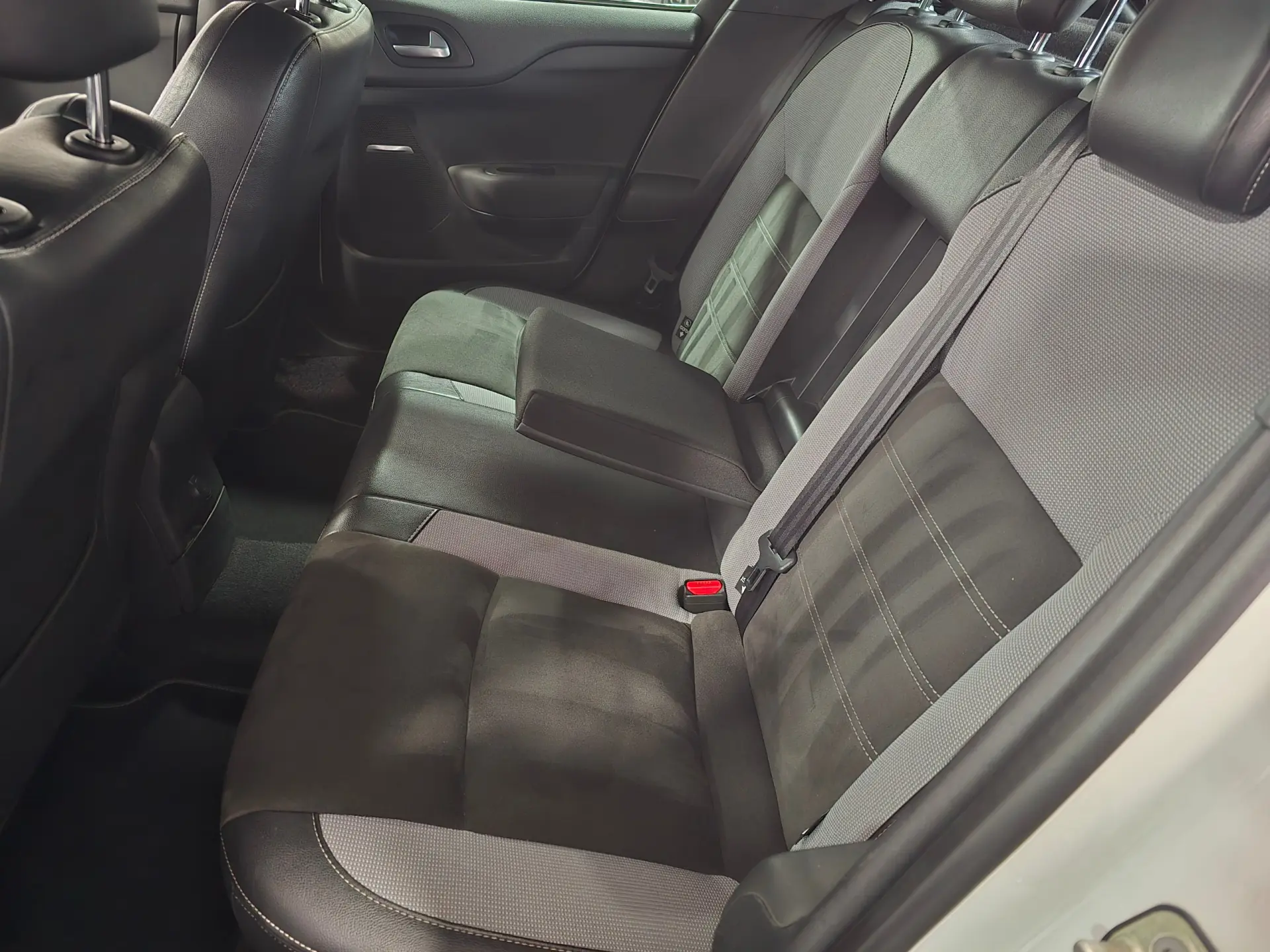 Citroën DS4 1.6 BlueHDi So Chic EAT6 18