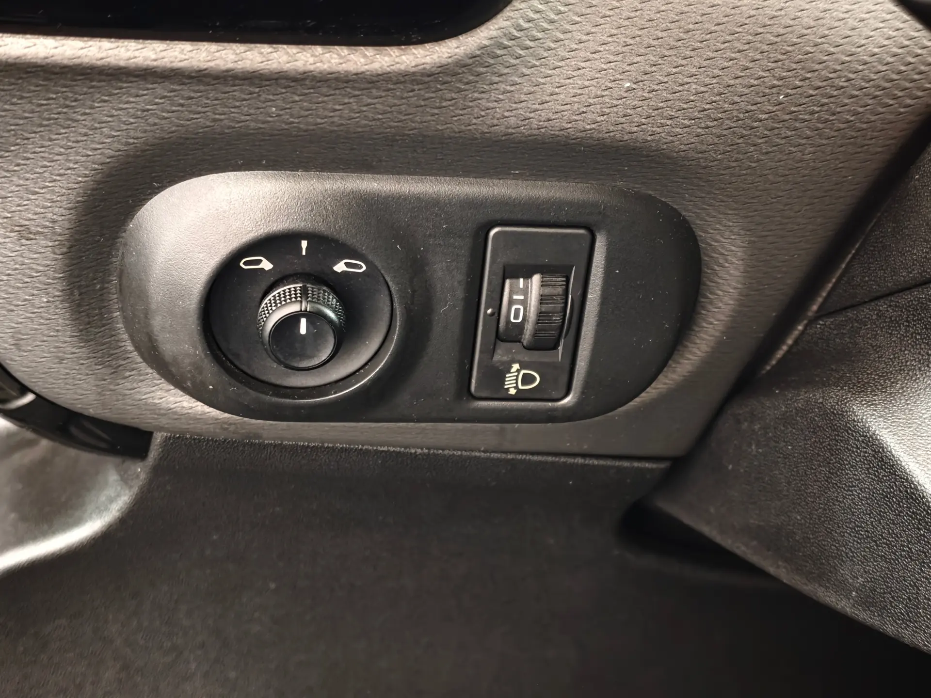 Citroen C4 Cactus 1.6 BlueHDi Shine 13