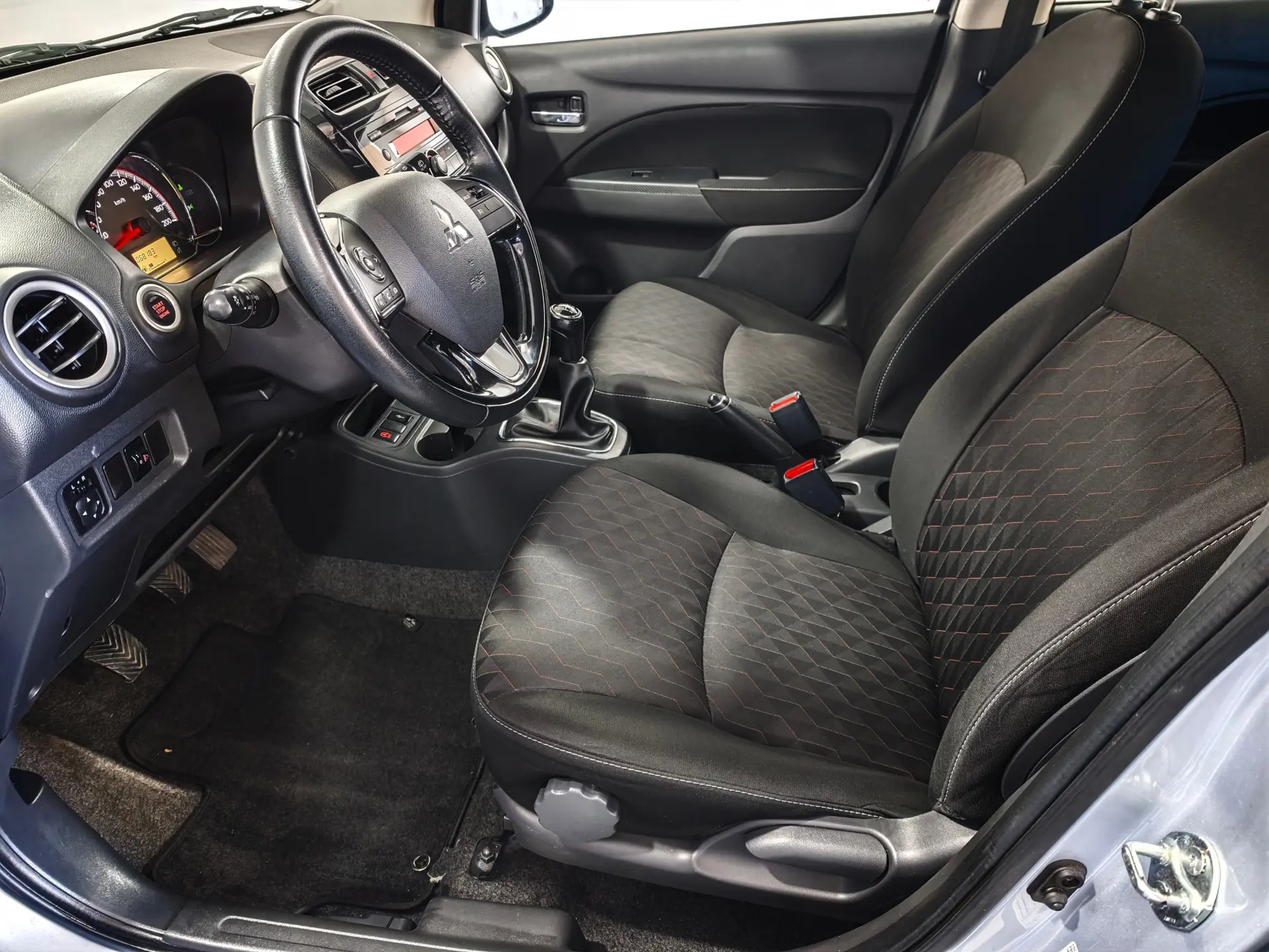 Mitsubishi Space Star 1.2 Intense 17
