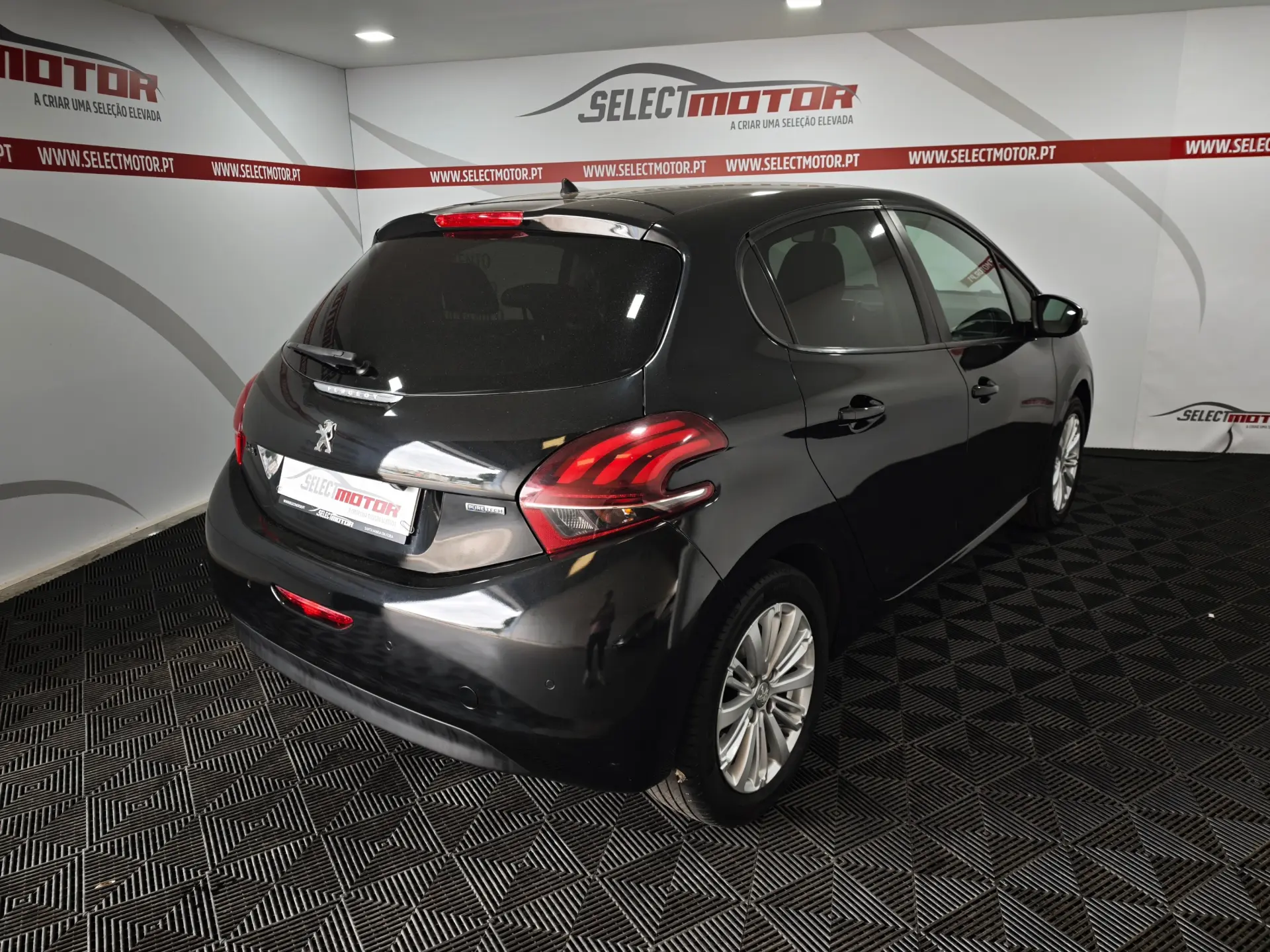 Peugeot 208 1.2 VTi Allure 5