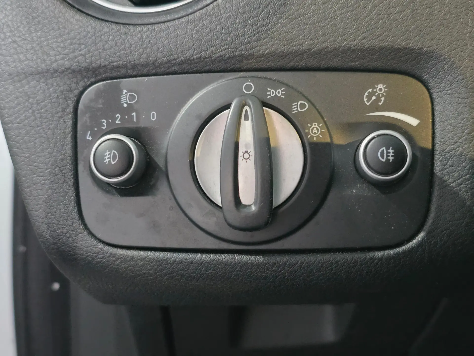 Ford Mondeo SW 1.6 TDCi Titanium 13