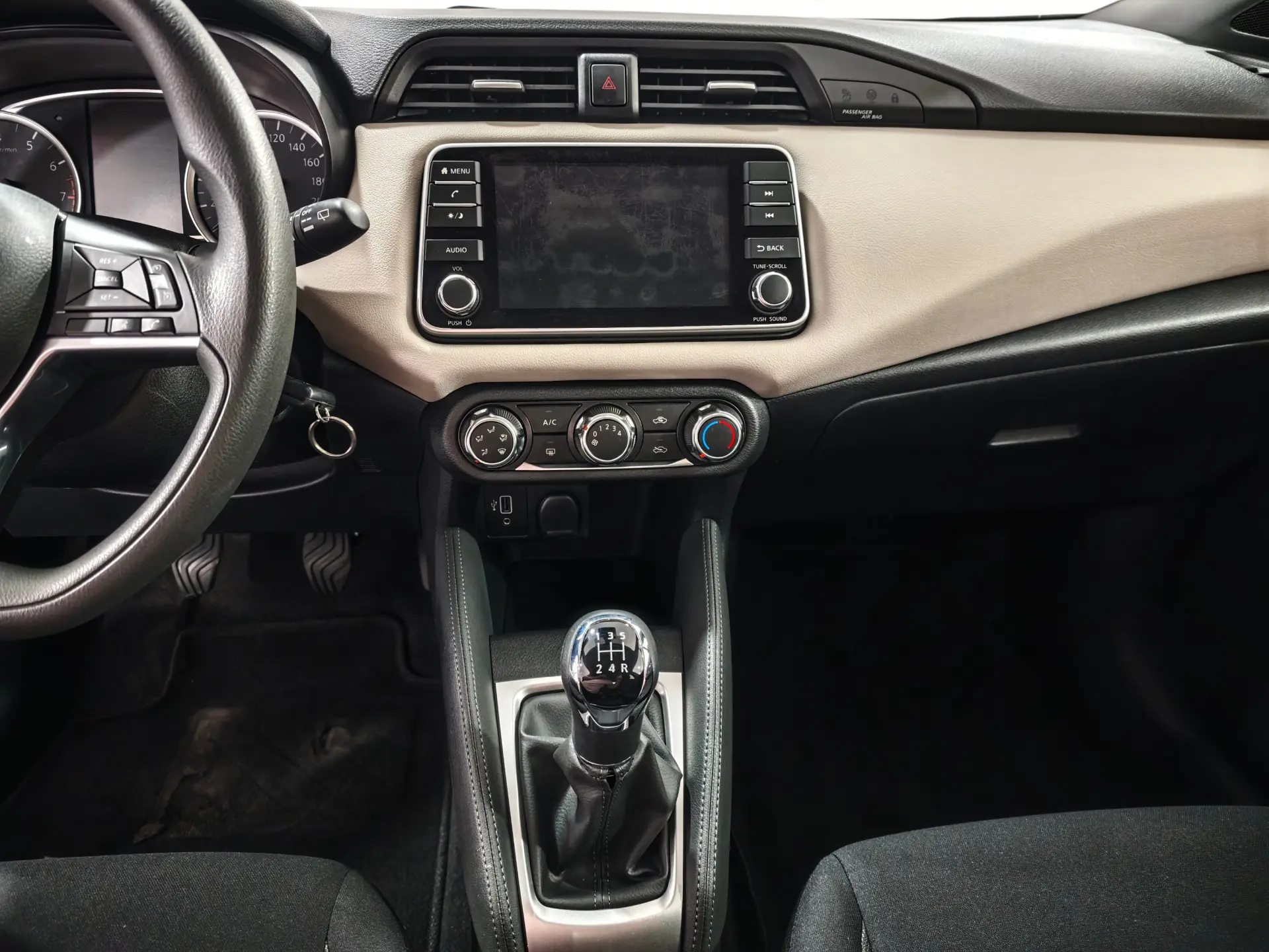 Nissan Micra 1.0 IG-T Kiiro 12
