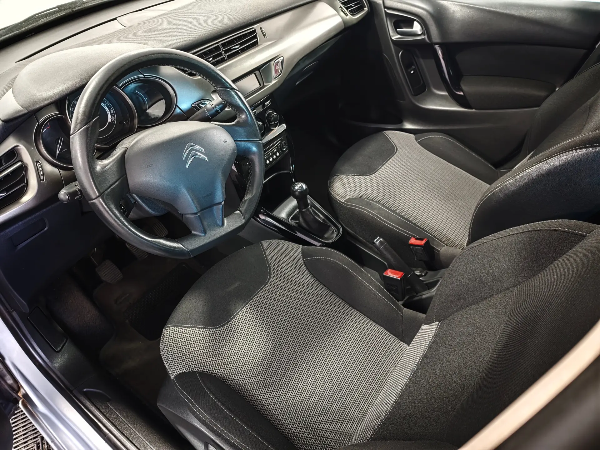 Citroen C3 1.2 PureTech Shine 18