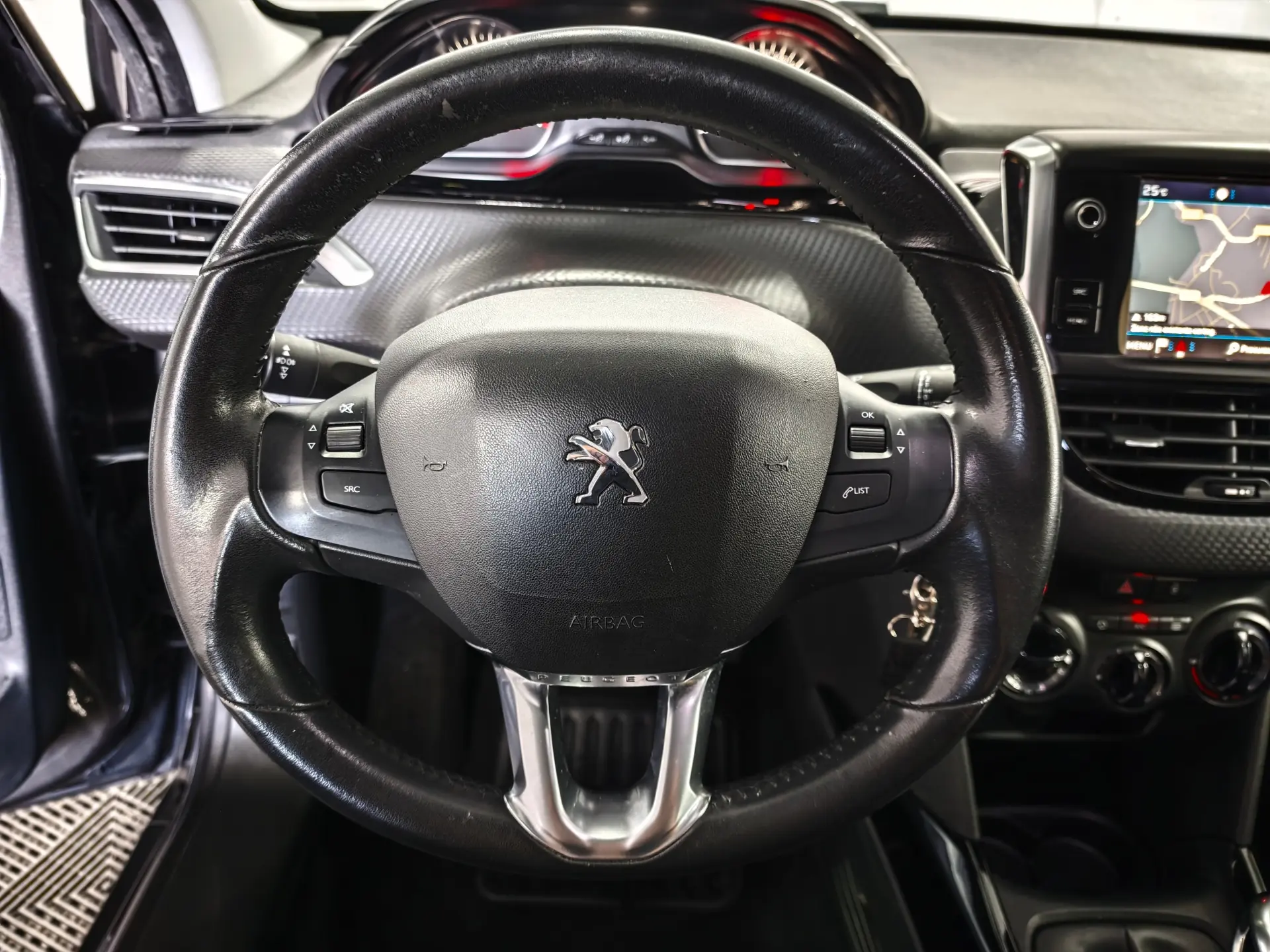Peugeot 2008 1.2 PureTech Signature 15