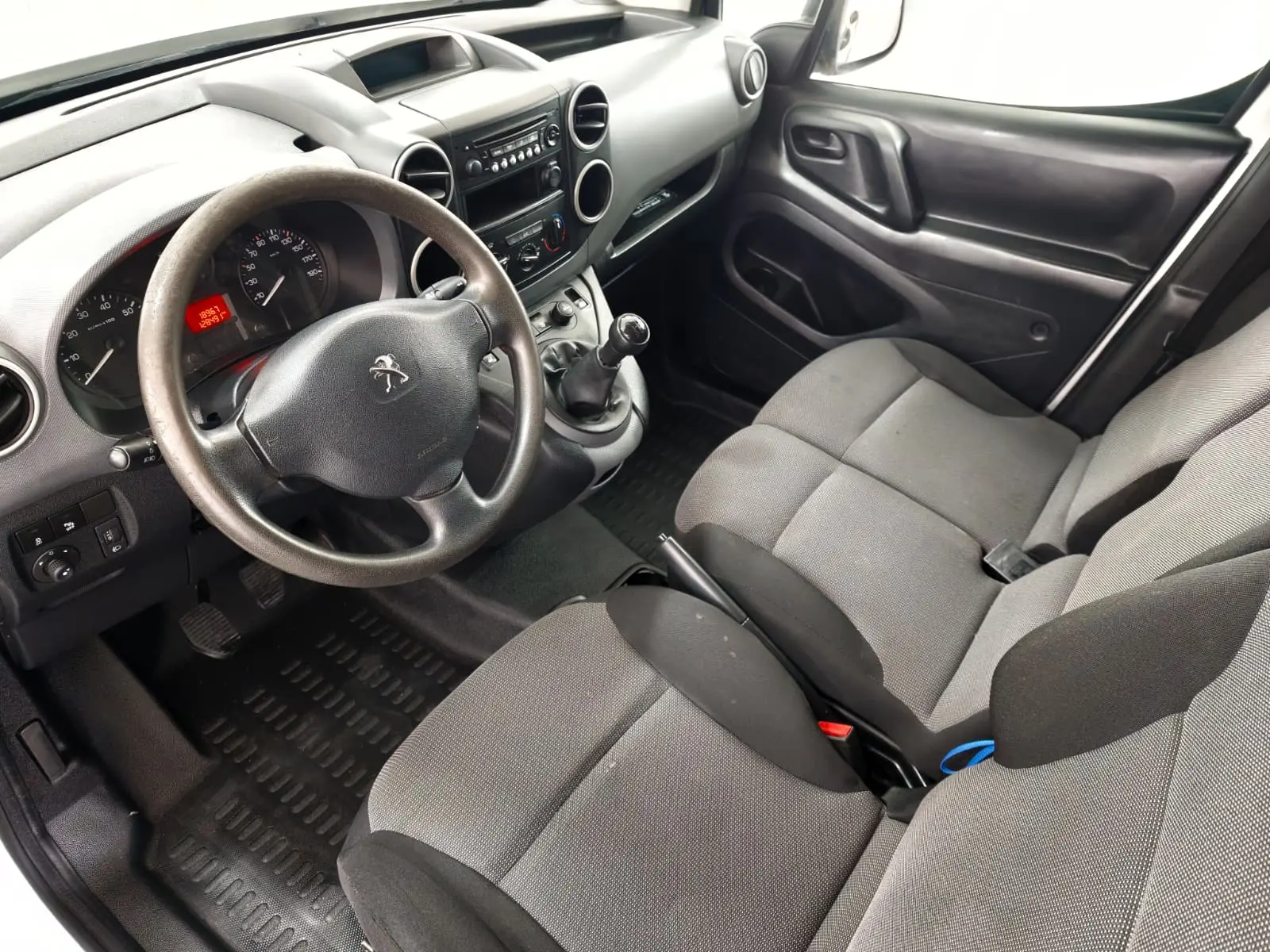 Peugeot Partner 1.6 BlueHDi Confort 19