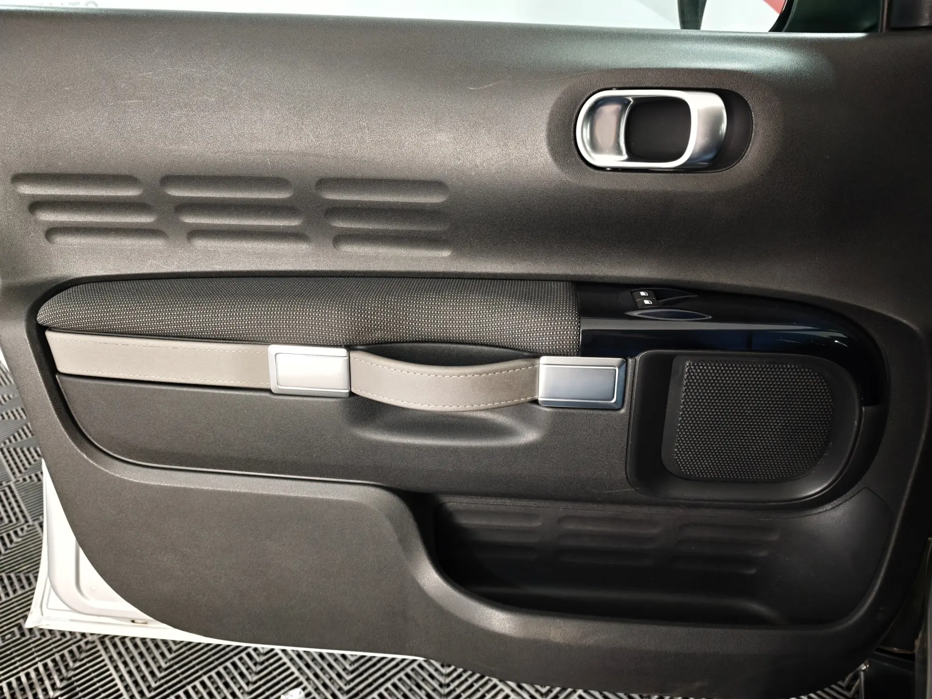 Citroen C4 Cactus 1.6 BlueHDi Shine 14
