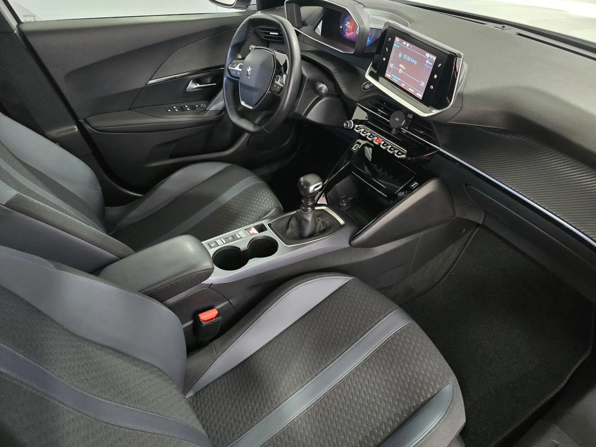 Peugeot 2008 1.2 PureTech Allure 23