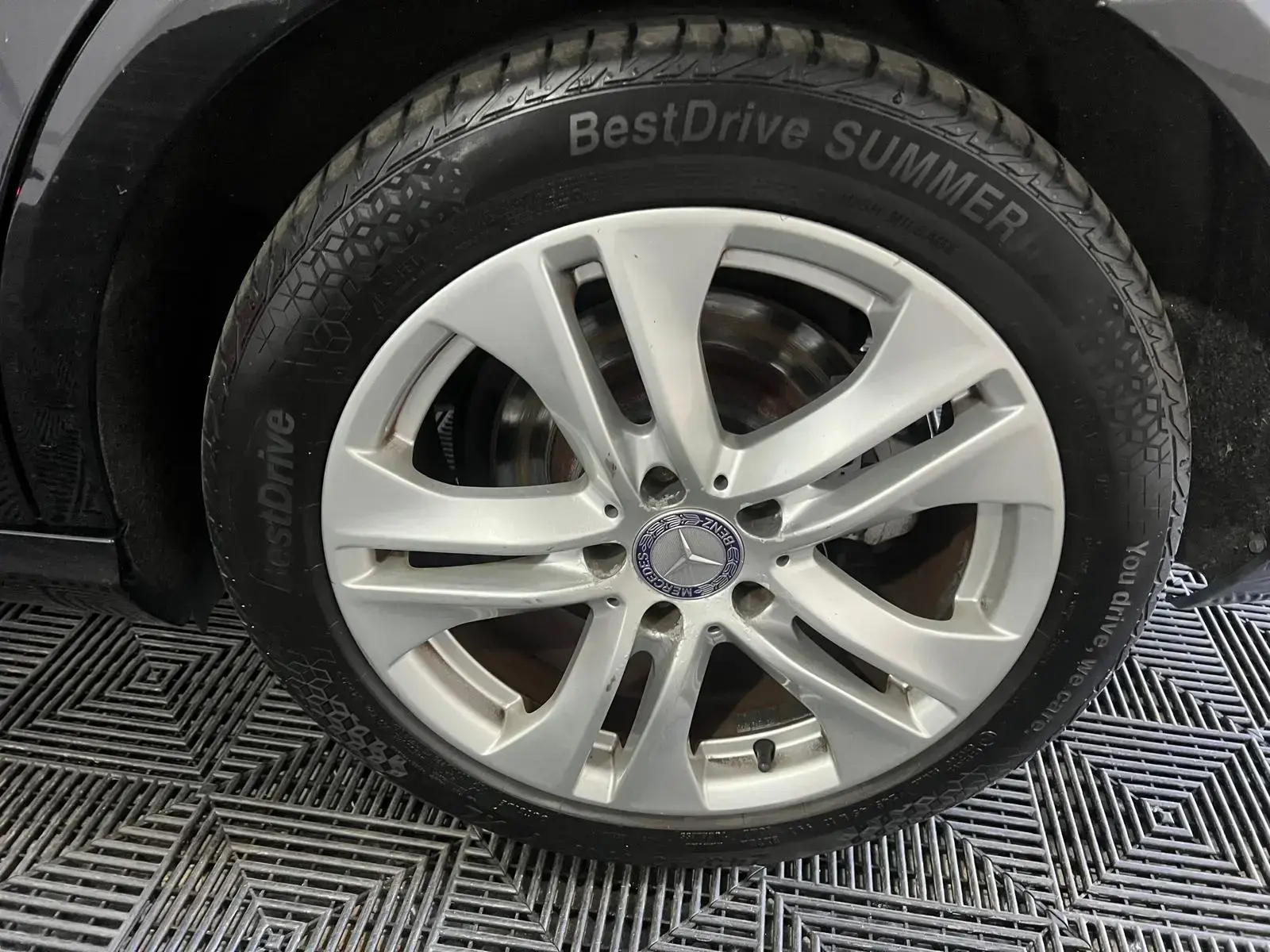 Mercedes-Benz E 220 CDi Avantgarde BlueEfficiency 7