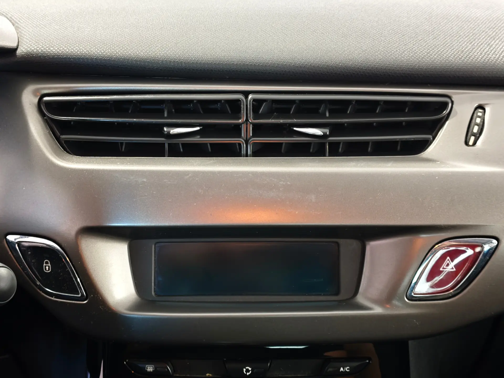 Citroen C3 1.2 PureTech Shine 8