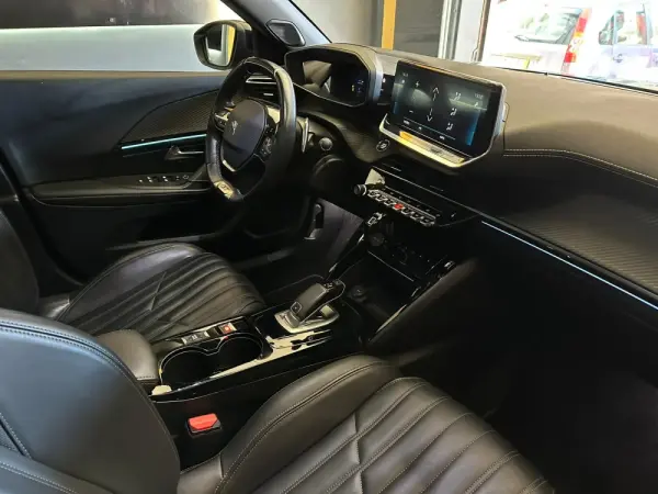 Peugeot 2008 1.2 PureTech GT Pack EAT8 28