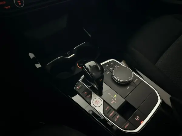 BMW 116 d Advantage Auto 27