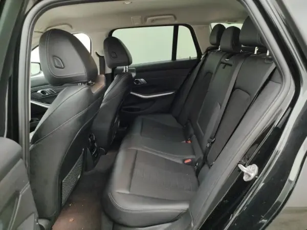 BMW 318 d Touring Auto 10