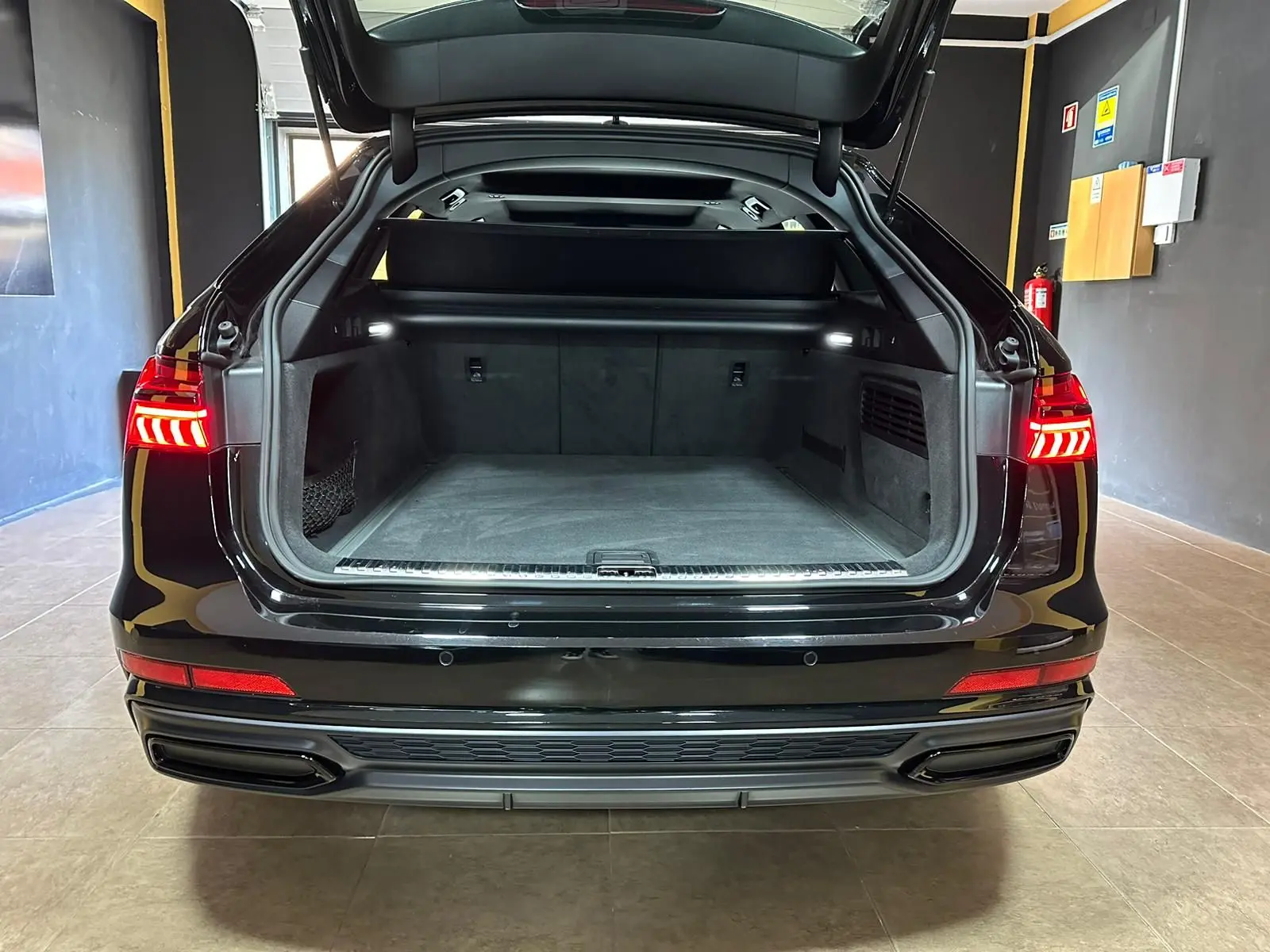 Audi A6 Avant Sport 40 TDI quattro S line HUD Matrix Black Edition 6