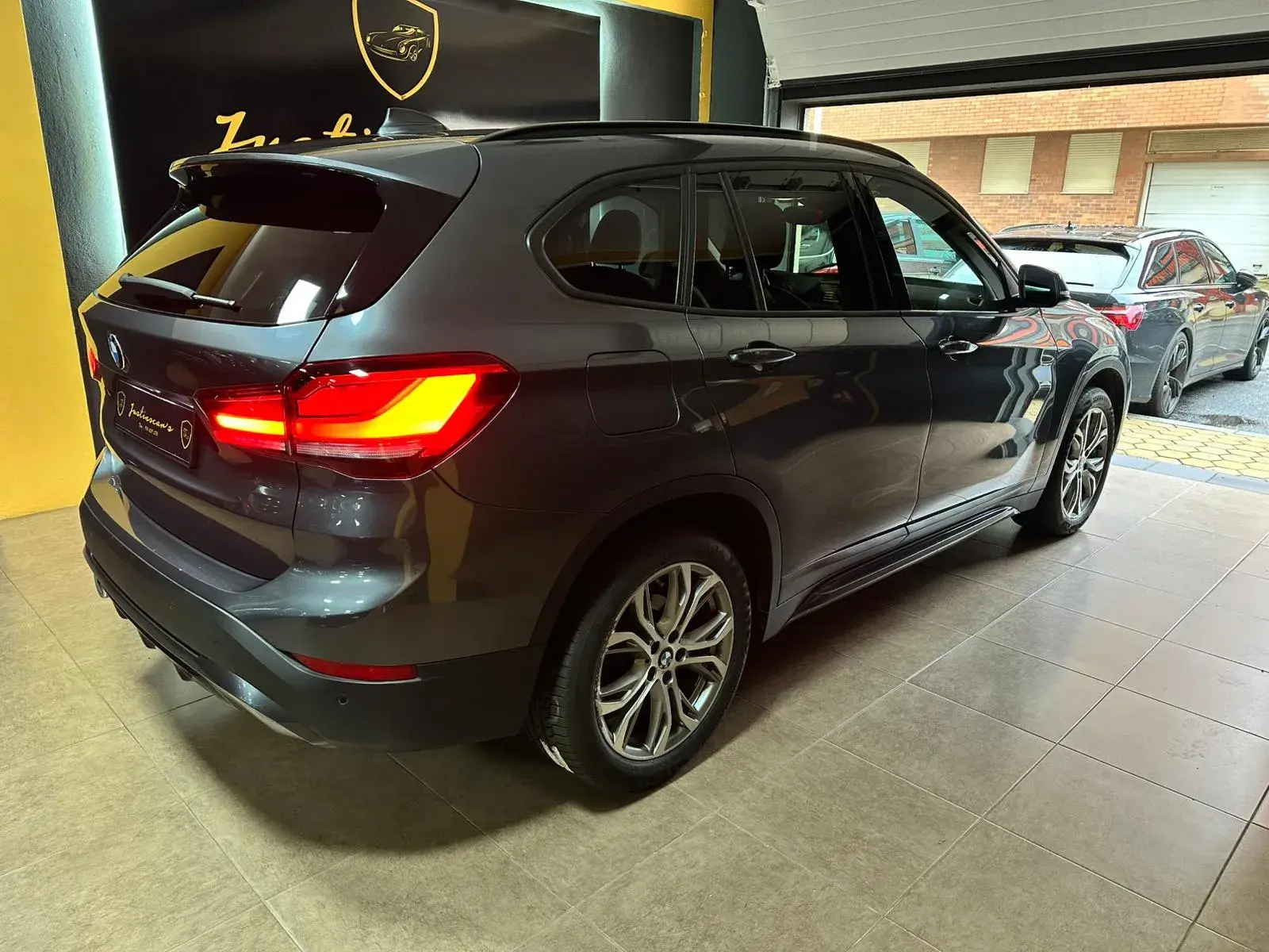 BMW X1 16 d sDrive xLine Auto 5