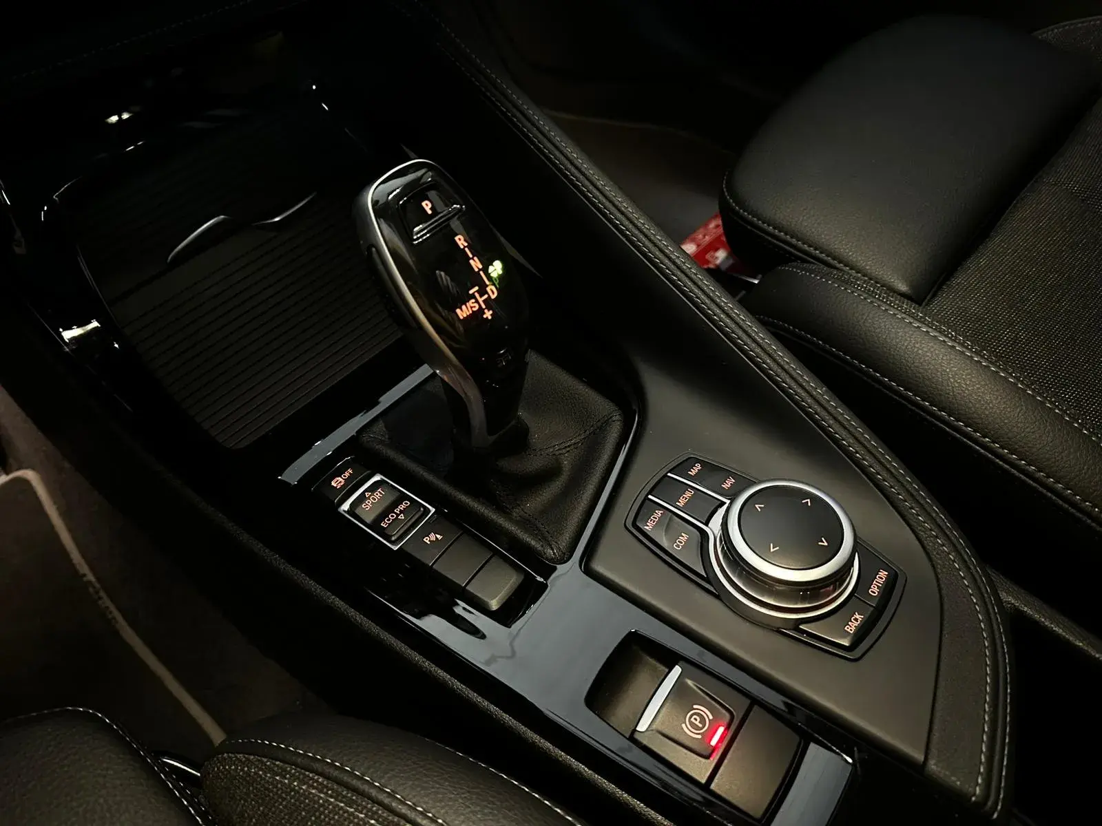 BMW X1 16 d sDrive xLine Auto 33