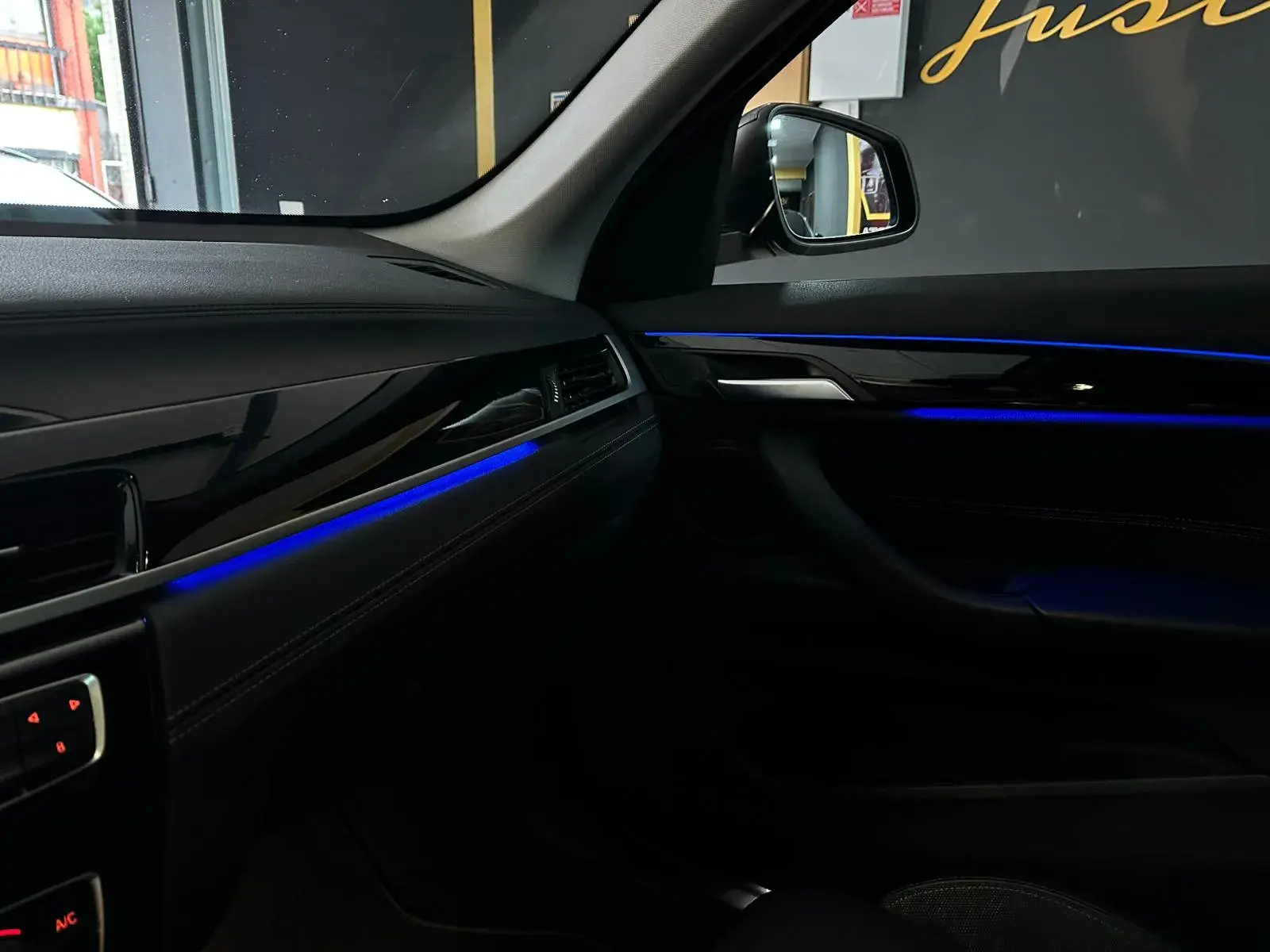 BMW X1 16 d sDrive xLine Auto 34