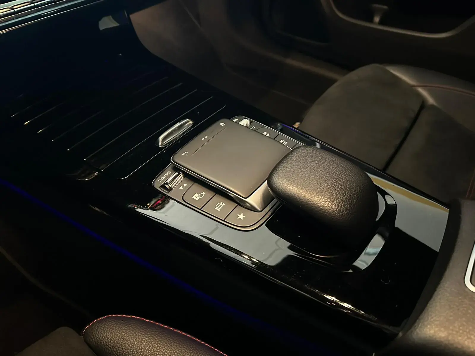 Mercedes-Benz CLA 180 d AMG Line Aut. 33