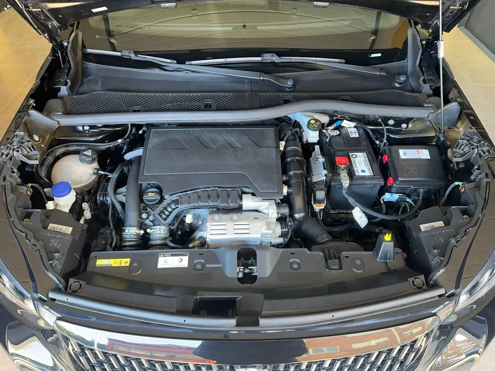 Peugeot 2008 1.2 PureTech GT Pack EAT8 10