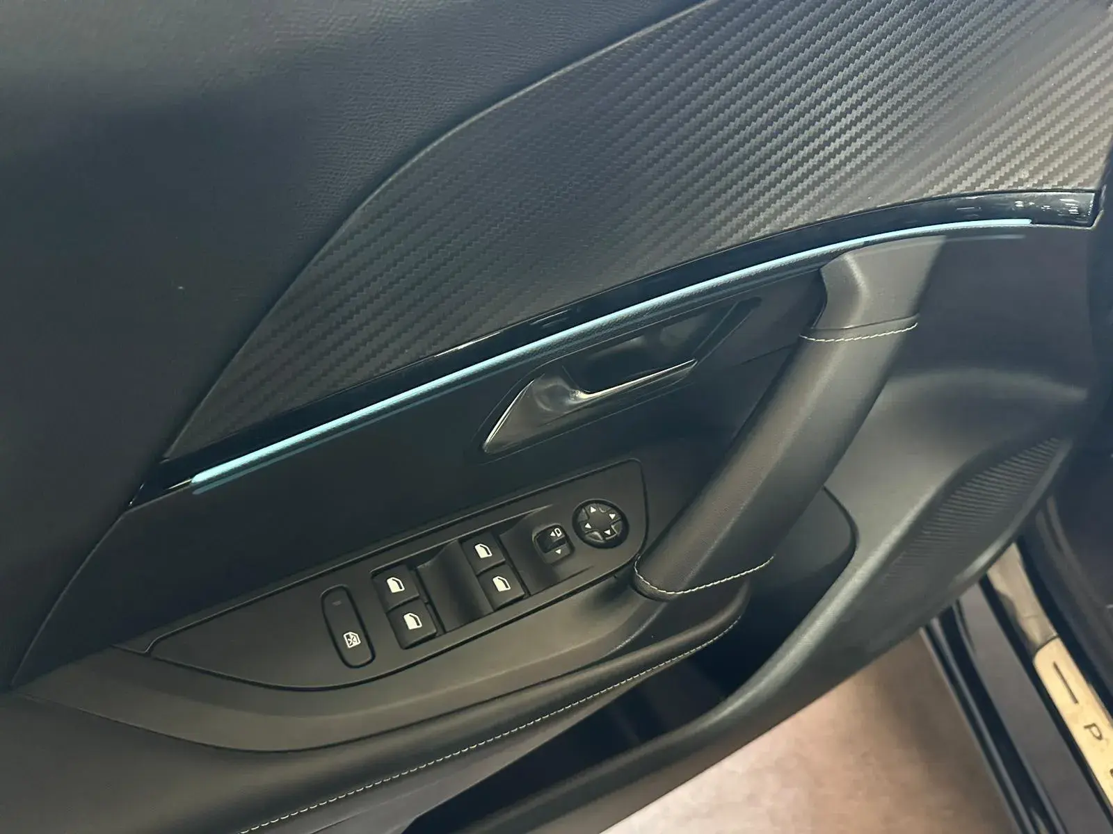 Peugeot 2008 1.2 PureTech GT Pack EAT8 18