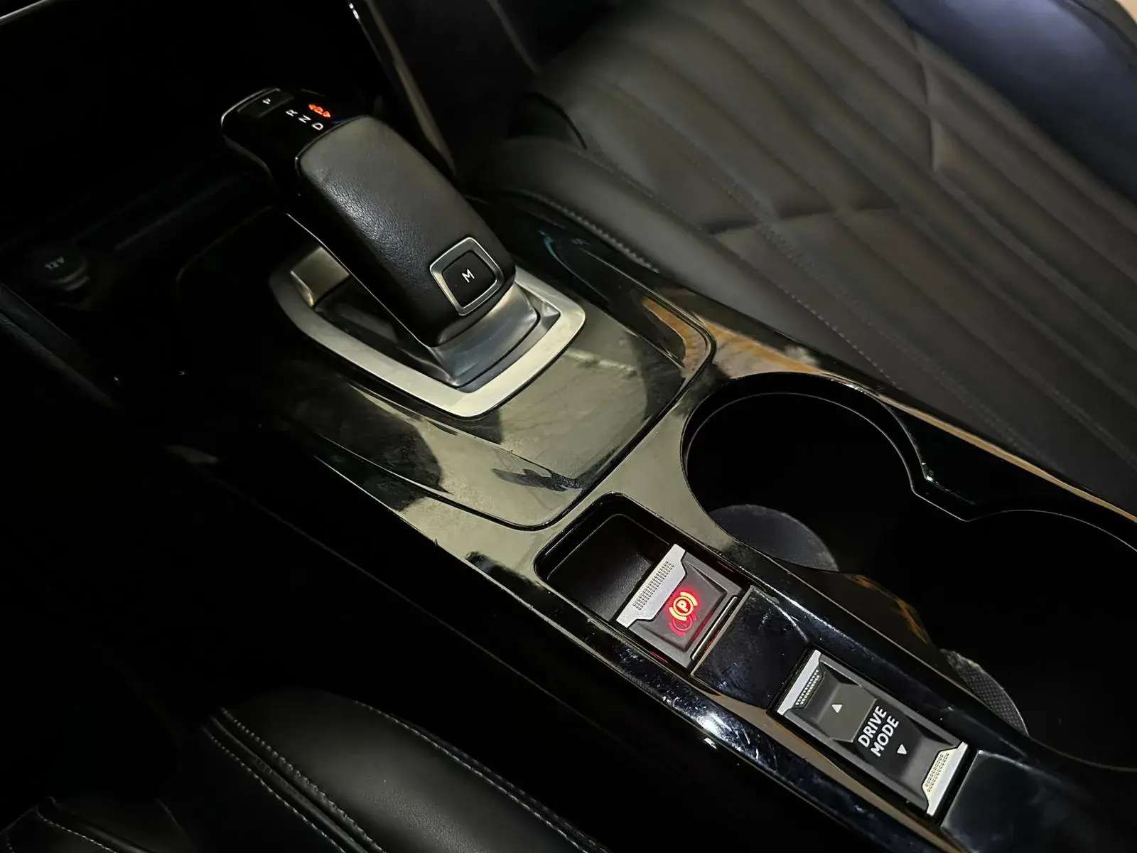 Peugeot 2008 1.2 PureTech GT Pack EAT8 27