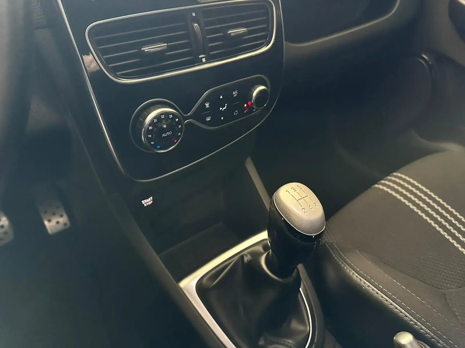 Renault Clio Sport Tourer 1.5 dCi GT Line 23