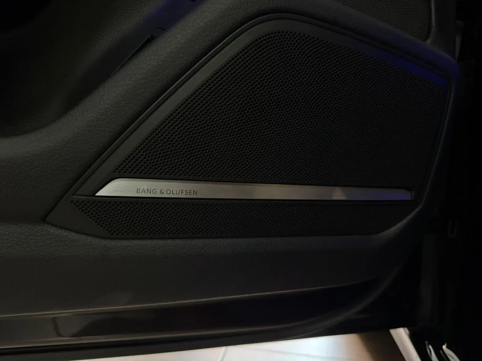 Audi A6 Avant Sport 40 TDI quattro S line HUD Matrix Black Edition 19