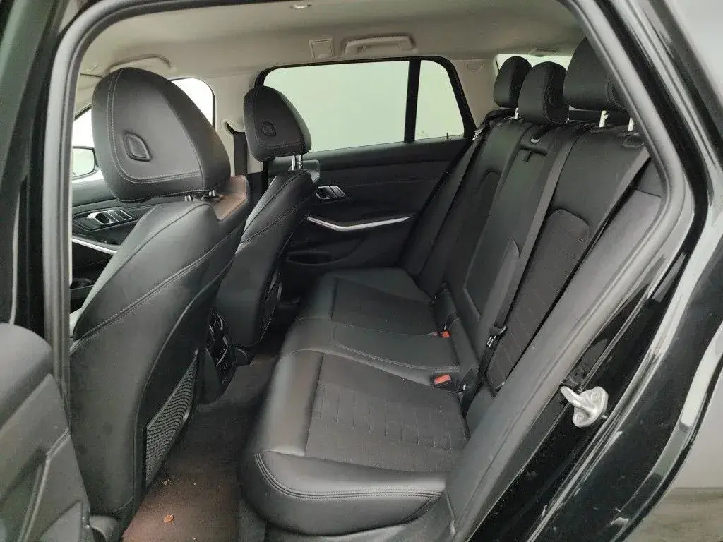 BMW 318 d Touring Auto 10