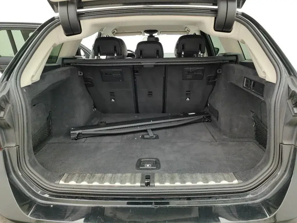 BMW 318 d Touring Auto 11