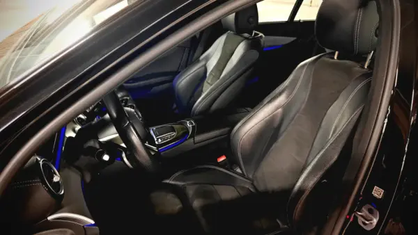 Mercedes-Benz E 300 de 9G-TRONIC AMG Line 46