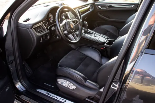 Porsche Macan GTS 33